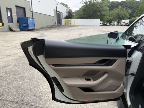 Used 2022 Porsche Taycan RWD image 36