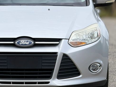 Used 2014 Ford Focus SE w/ Equipment Group 201A FWD image 12