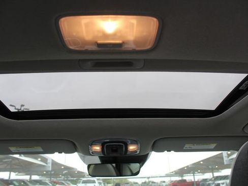 Used 2024 Hyundai Elantra Limited FWD image 17