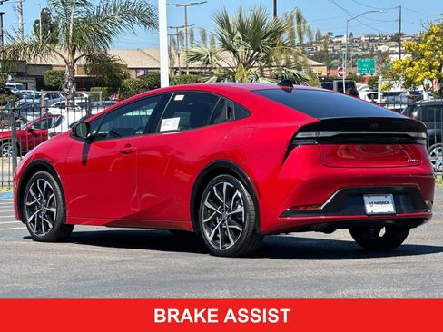 New 2026 Toyota Prius Plug-In Hybrid FWD image 3