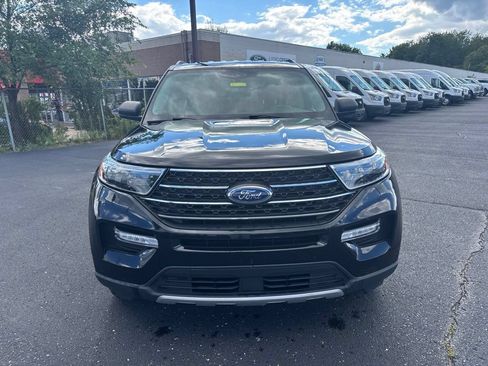 Used 2022 Ford Explorer XLT w/ Equipment Group 202A AWD/4WD image 2