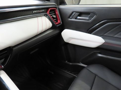 Used 2024 GMC Canyon AT4X image 24