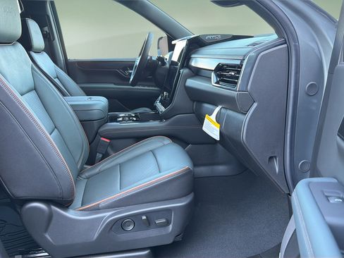 Used 2026 GMC Yukon XL AT4 w/ Premium Trailering Package AWD/4WD image 11