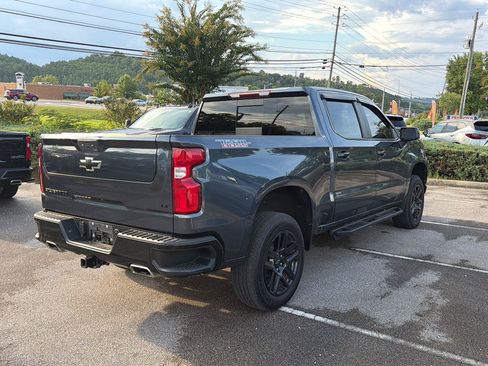 Used 2021 Chevrolet Silverado 1500 LT Trail Boss w/ Convenience Package II AWD/4WD image 3