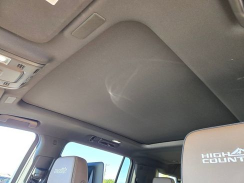 New 2025 Chevrolet Suburban High Country image 7