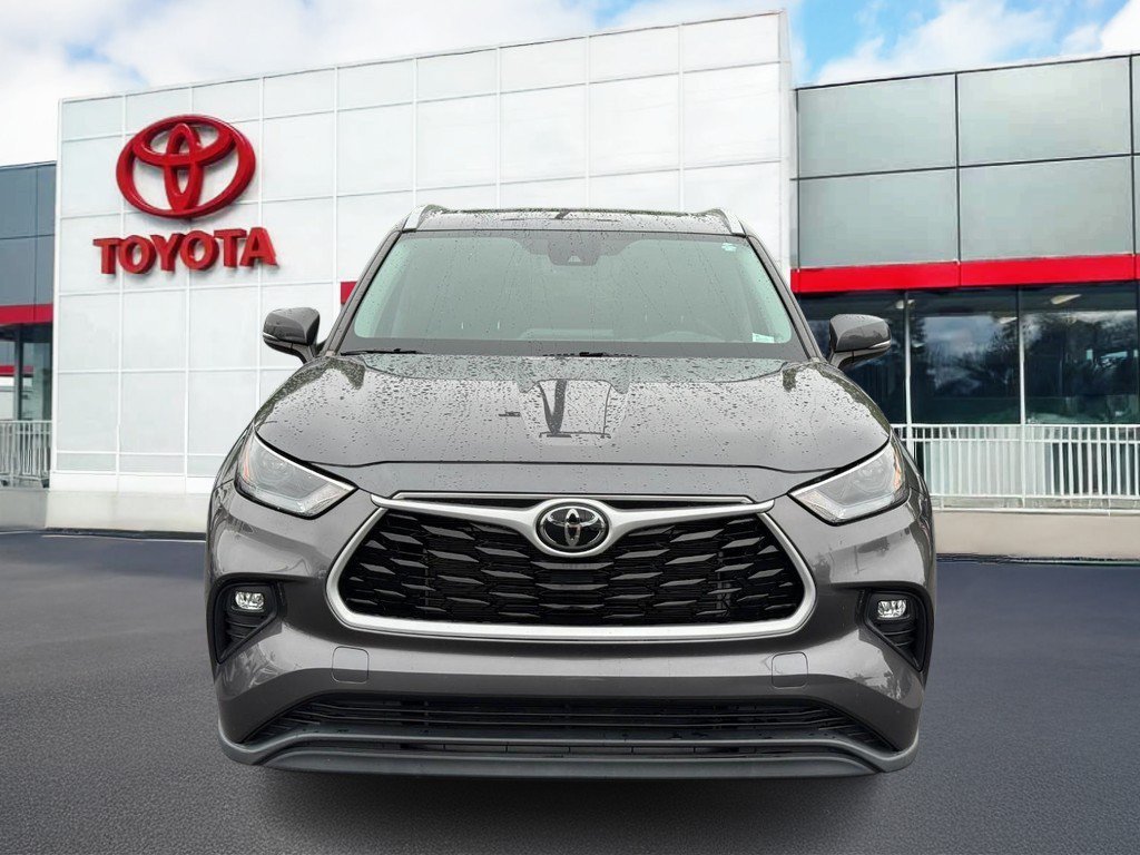 Used 2023 Toyota Highlander XLE FWD image 13