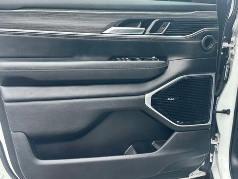 Used 2023 Jeep Wagoneer L Series III w/ Premium Group I image 22