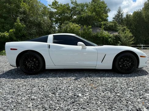 Used 2010 Chevrolet Corvette Coupe w/ Preferred Equipment Group RWD image 2