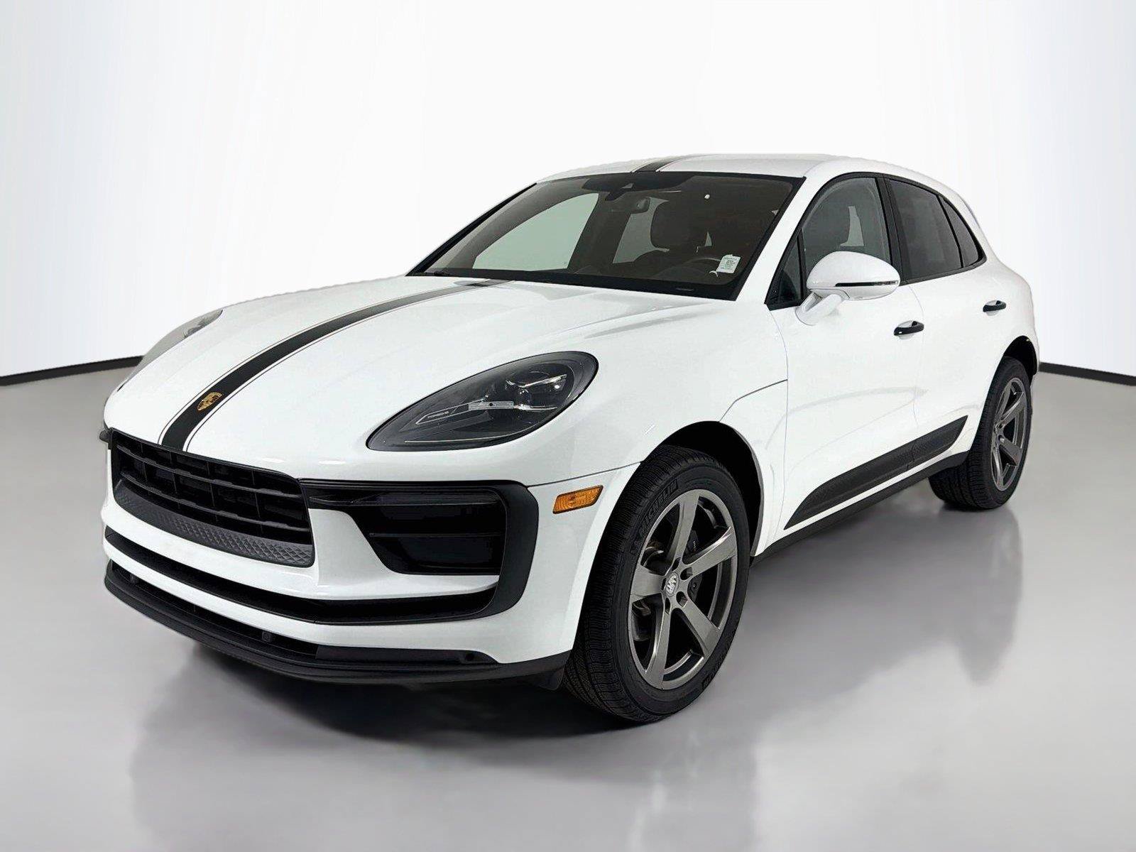 Used 2022 Porsche Macan AWD/4WD image 1