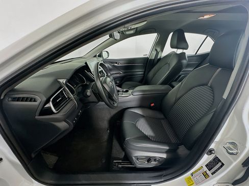 Used 2024 Toyota Camry SE image 13