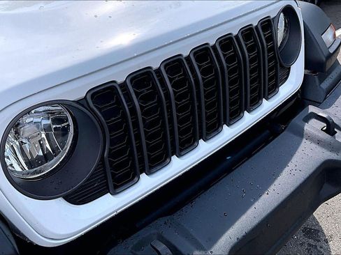 Used 2024 Jeep Wrangler Unlimited Sport AWD/4WD image 26
