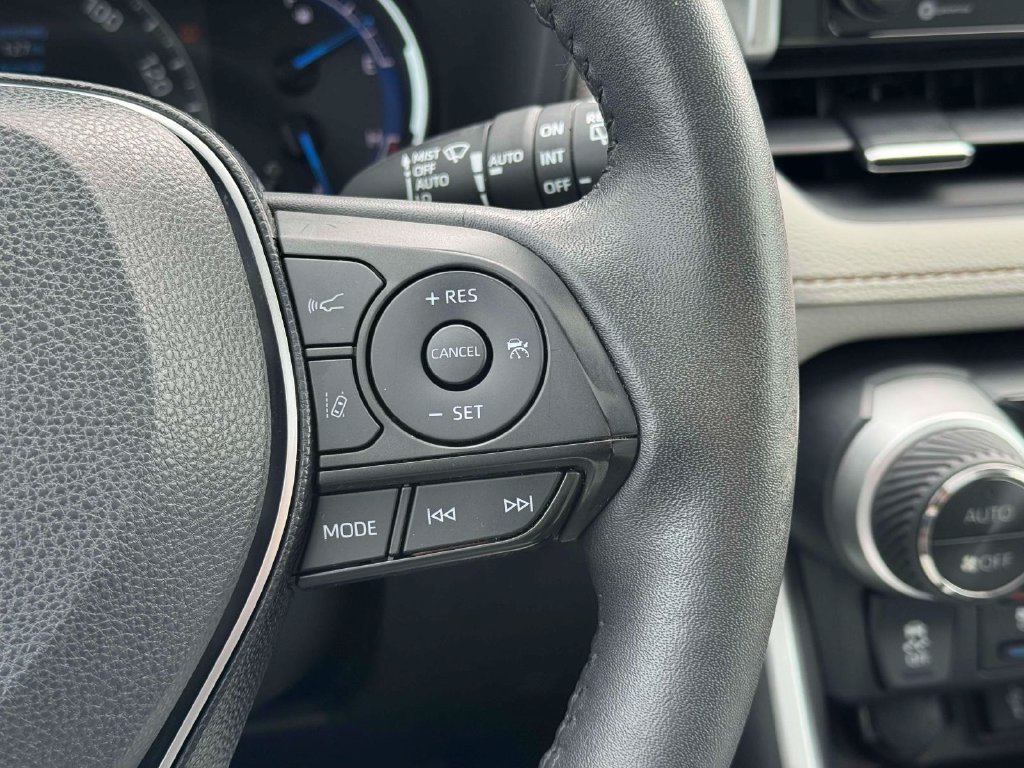 Used 2021 Toyota RAV4 Limited AWD/4WD image 25