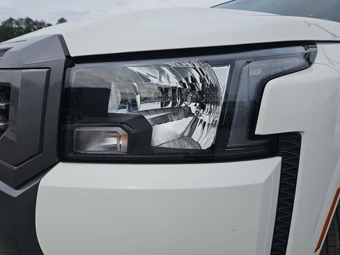 Used 2025 Nissan Frontier SV w/ SV Convenience Package image 32