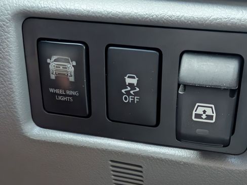 Used 2008 Toyota Tundra 4x4 CrewMax image 10