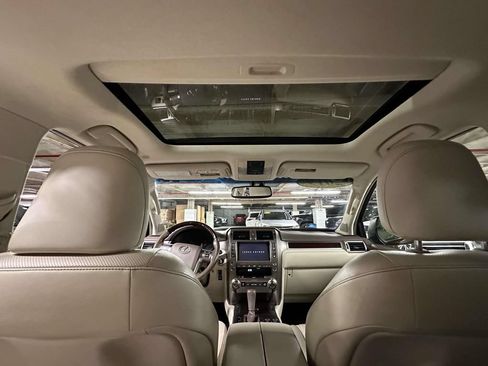 Used 2019 Lexus GX 460 Premium w/ Premium Package AWD/4WD image 17