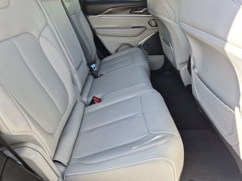 Used 2022 Jeep Grand Cherokee Overland AWD/4WD image 21