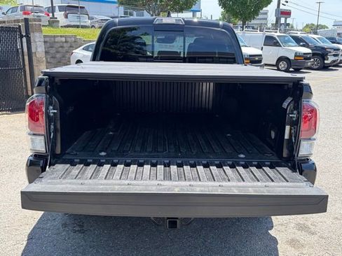 Used 2022 Toyota Tacoma Limited AWD/4WD image 7
