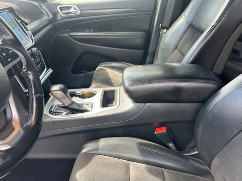 Used 2021 Jeep Grand Cherokee Laredo X AWD/4WD image 15