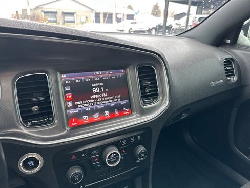 Used 2014 Dodge Charger SXT image 19