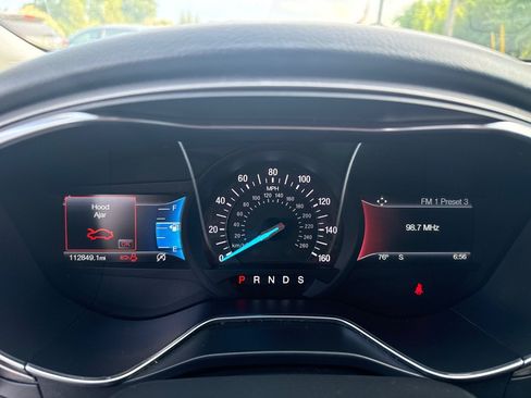 Used 2017 Ford Fusion SE w/ Fusion SE Technology Package FWD image 11