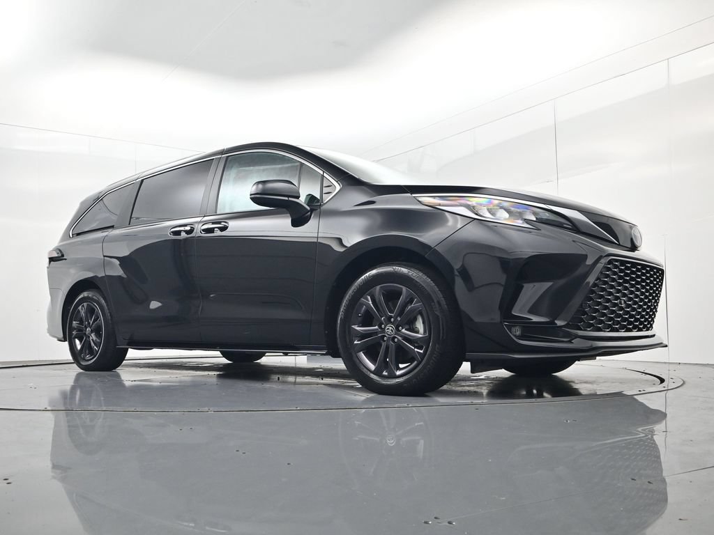 Used 2024 Toyota Sienna XSE w/ XSE Plus Package AWD/4WD image 38