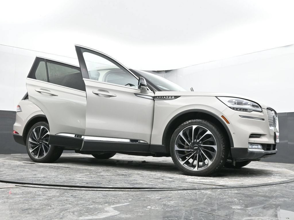 Used 2024 Lincoln Aviator Reserve w/ Equipment Group 201A AWD/4WD image 69