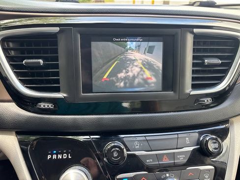 Used 2021 Chrysler Voyager Lxi FWD image 30