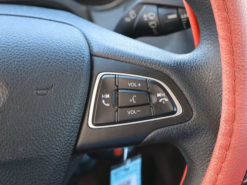 Used 2015 Ford Focus SE FWD image 12