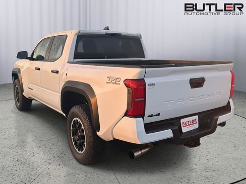 Certified 2024 Toyota Tacoma TRD Off-Road AWD/4WD image 4