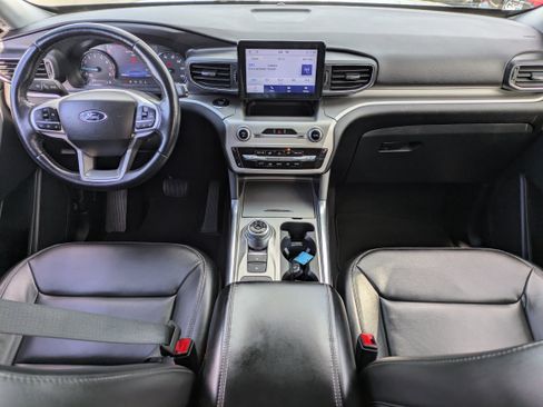 Used 2022 Ford Explorer XLT w/ Equipment Group 202A image 16