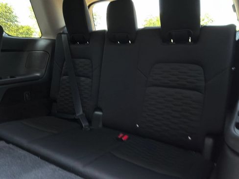 Used 2025 Nissan Pathfinder SV FWD image 13