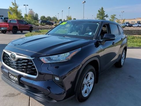 Used 2020 Toyota Highlander LE AWD/4WD image 3