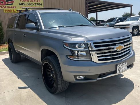 Used 2018 Chevrolet Suburban LT AWD/4WD image 1