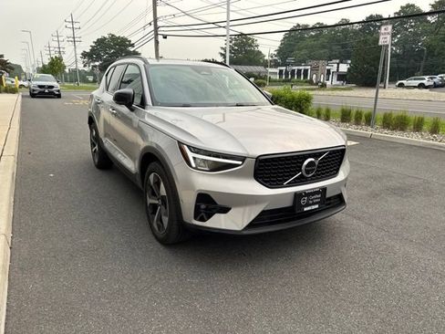 Certified 2025 Volvo XC40 B5 Plus AWD/4WD image 6