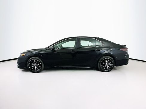 Used 2024 Toyota Camry SE image 4