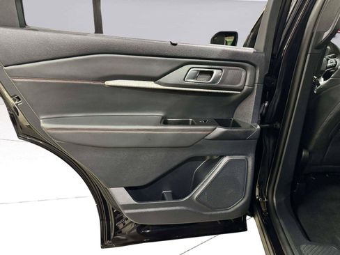 Used 2025 Ford Explorer ST-Line w/ Premium Package RWD image 18