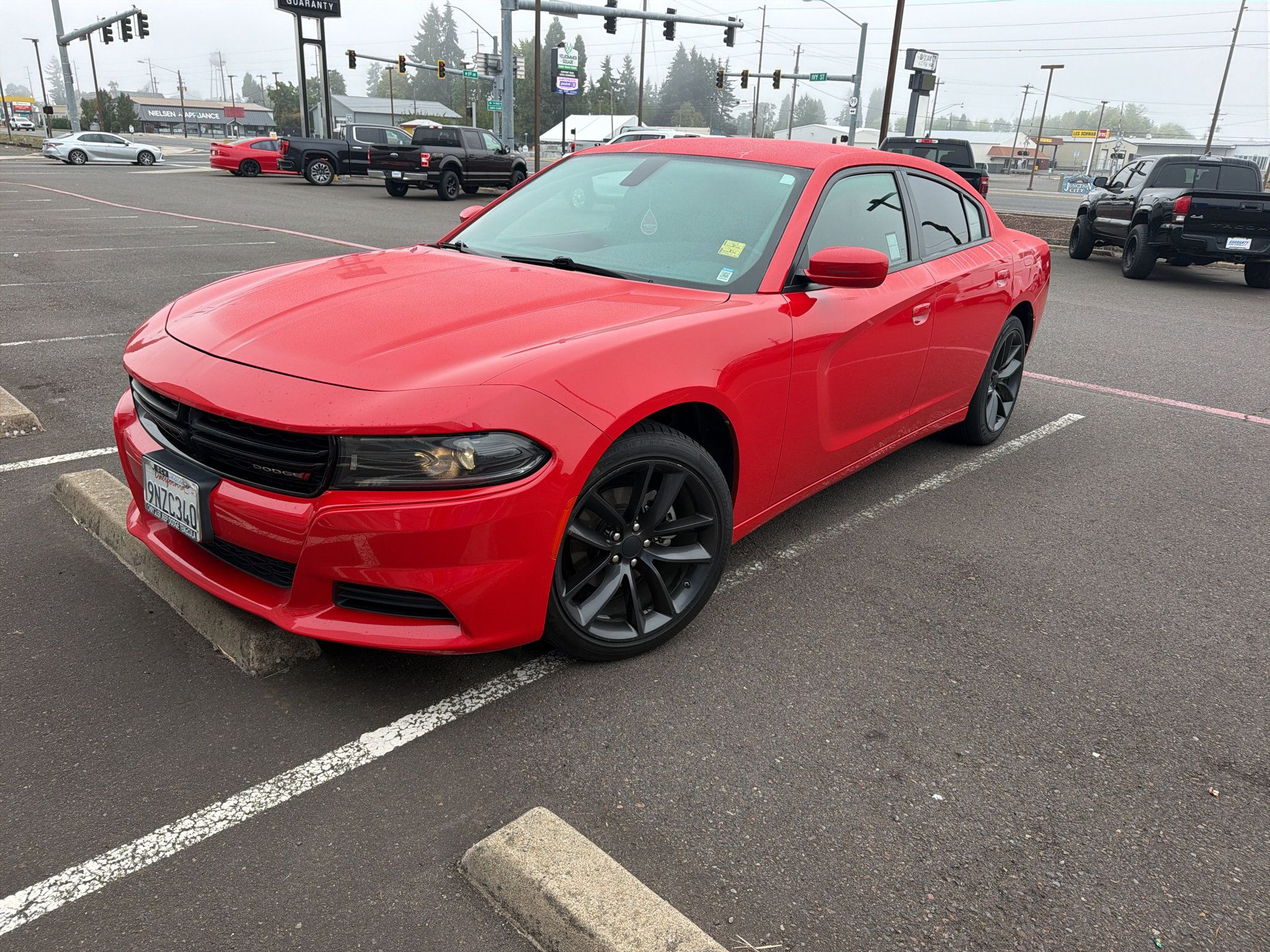 Used 2022 Dodge Charger SXT RWD image 4