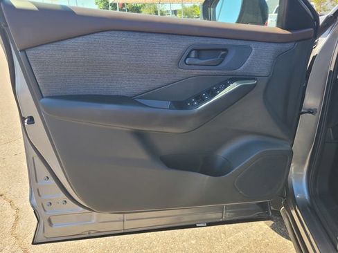 Used 2023 Nissan Rogue S FWD image 18