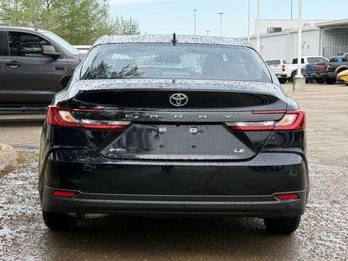 Used 2025 Toyota Camry LE image 5