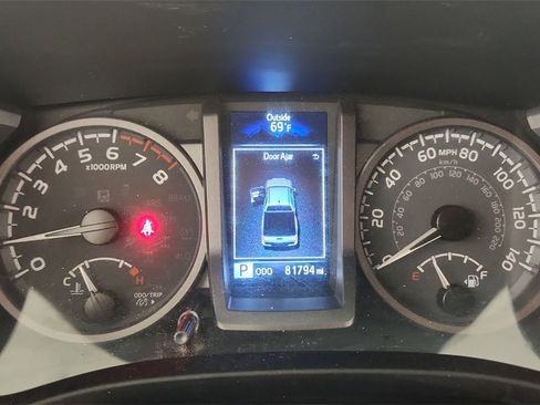 Used 2023 Toyota Tacoma TRD Off-Road image 10