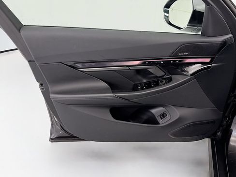 Used 2026 BMW i5 eDrive40 w/ Premium Package RWD image 23