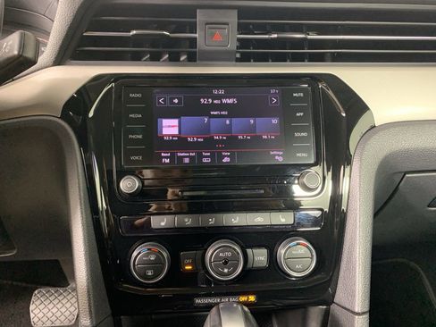 Used 2020 Volkswagen Passat 2.0T SE image 26