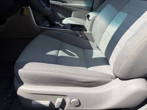 Used 2015 Toyota Camry LE FWD image 11