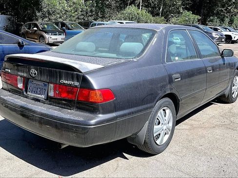 Used 2000 Toyota Camry LE w/ Value Pkg 4 FWD image 4