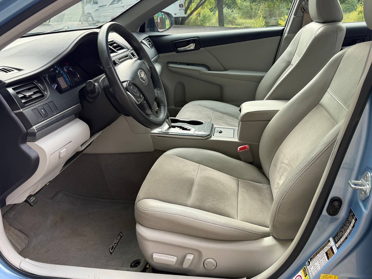 Used 2012 Toyota Camry XLE w/ Leather Pkg FWD image 10