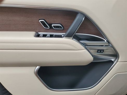 Used 2024 Land Rover Range Rover SE image 9