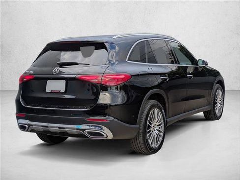 Certified 2025 Mercedes-Benz GLC 300 image 8