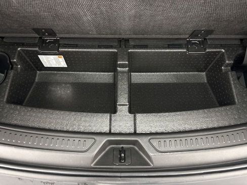 Used 2023 GMC Acadia SLE image 26