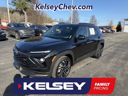 Used 2025 Chevrolet TrailBlazer RS w/ Driver Confidence Package image 1