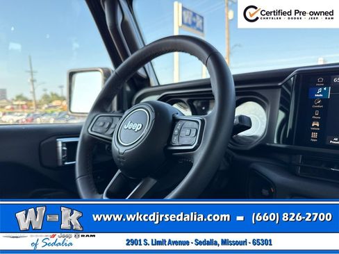 Certified 2025 Jeep Gladiator Sport AWD/4WD image 34